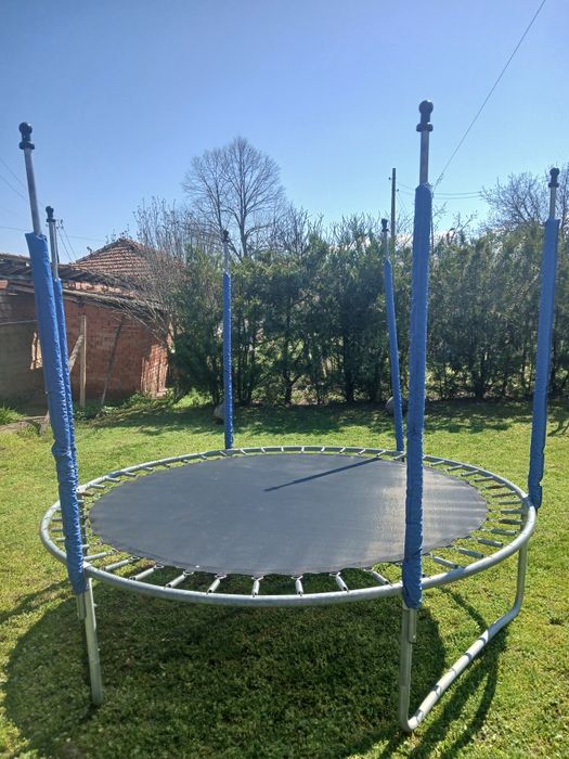 Батут запазен, подходящ за игра