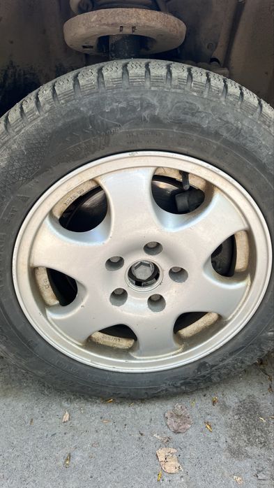Продам диски с двумя комплектами резины