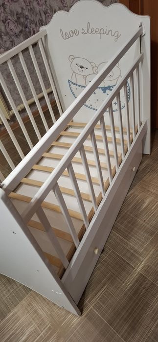 Кроватка с маятником