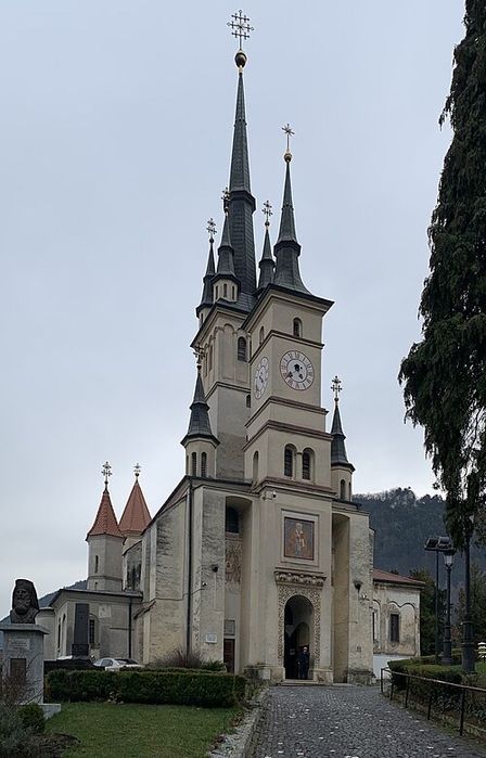 Vand loc de veci la Biserica Sfantul Nicolae Brasov