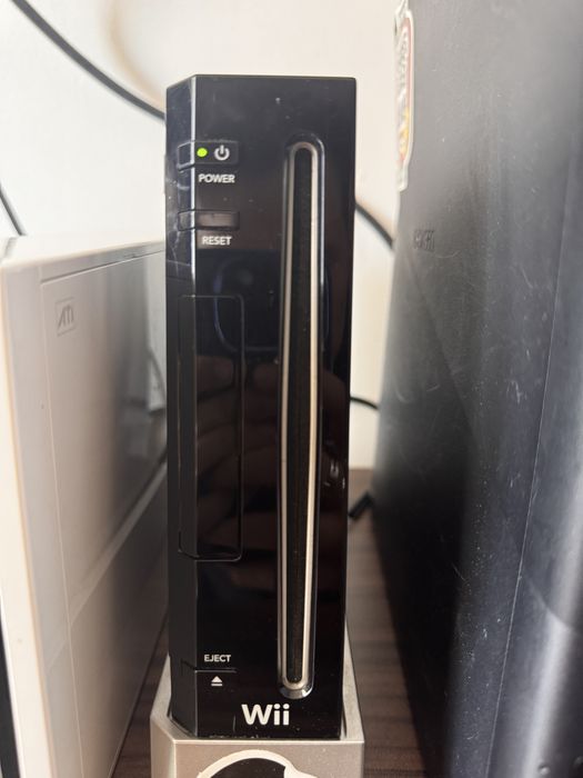 Предлагам черно nintendo Wii за Бартер! (Ако може за ps3)