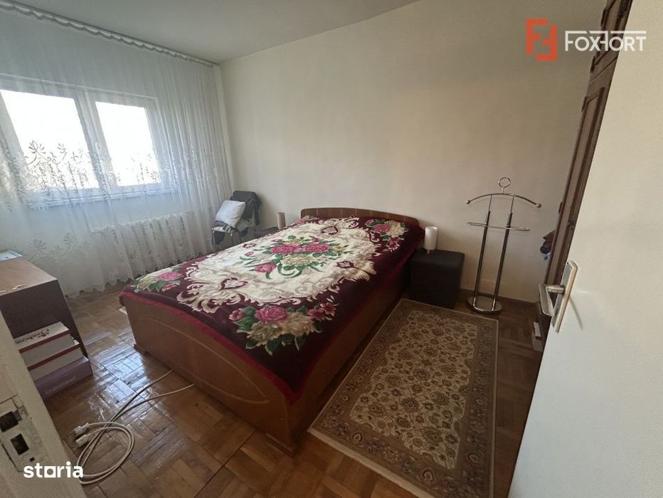 Apartament cu 3 camere de vanzare - Girocului