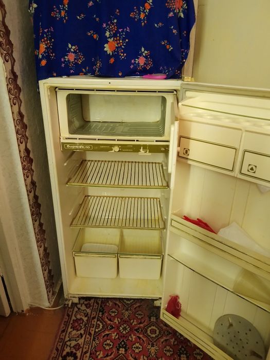 Холодильник б/у.