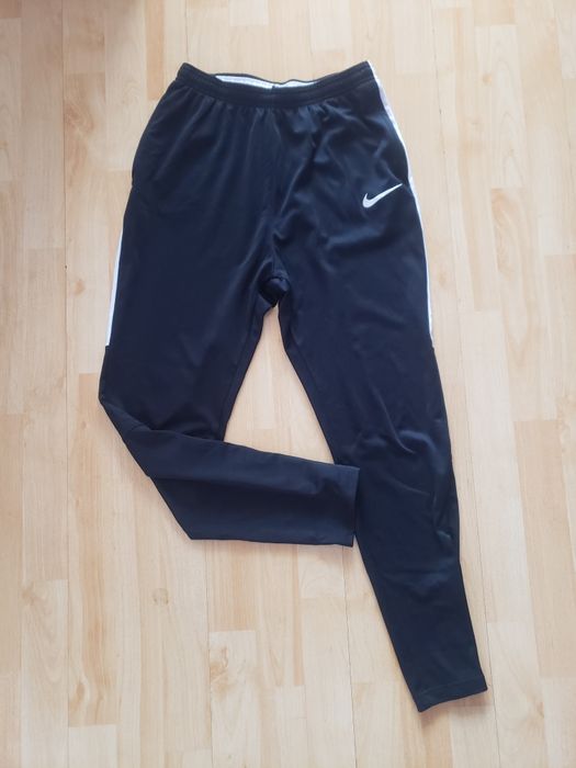 Оригинално долнище Nike Dri-Fit S