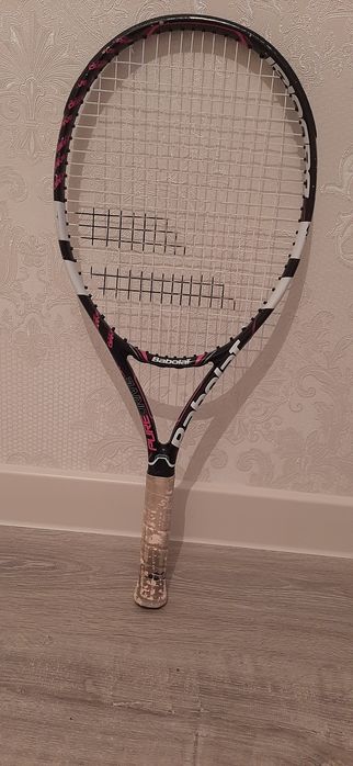 Тенисная ракетка
