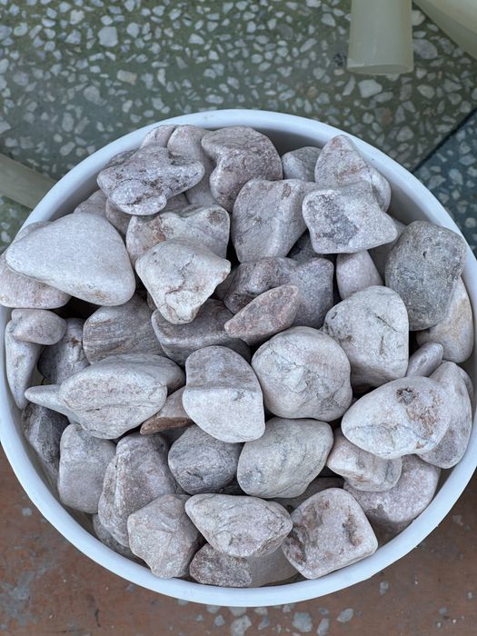 Keramzit kroshka smif mazayka landshaft dizayn toshlar piramida