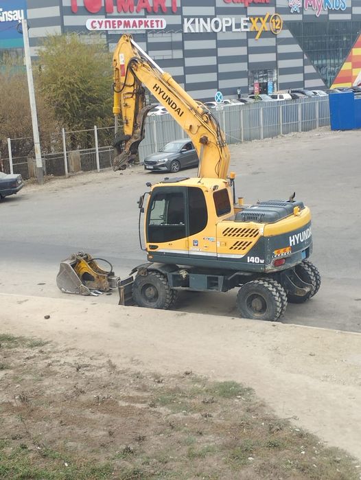 Экскаватор 140  опытная водитель 24/7