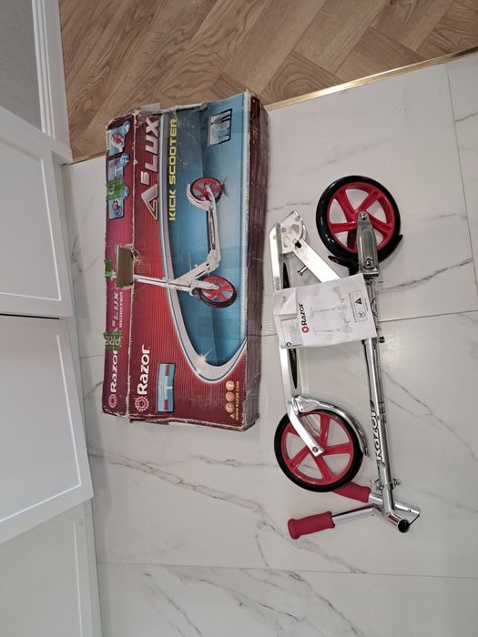 Продам самокат razor, новый в коробке с паспортом.