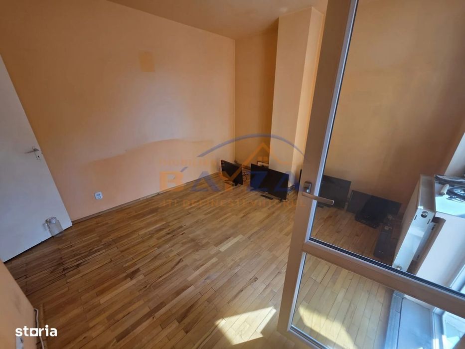 Aleea Mărăști, apartament 3 camere decomandat, etaj 2, garaj exterior