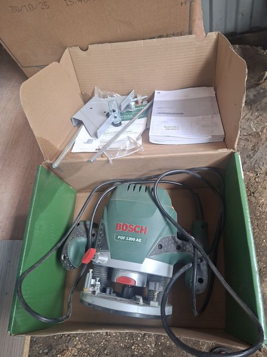 Фрезер BOSCH 1200 AE универсал оригинал
