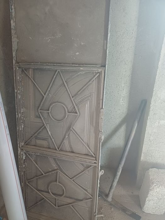 Темир уголникдан таёр эшиклар.