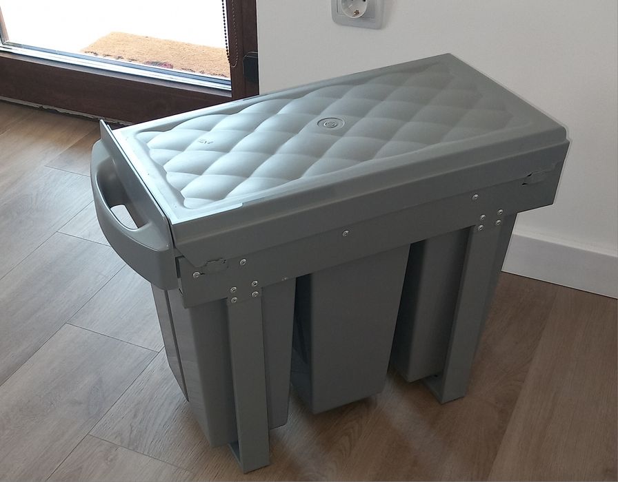 Cos de gunoi bucatarie reciclare selectiva