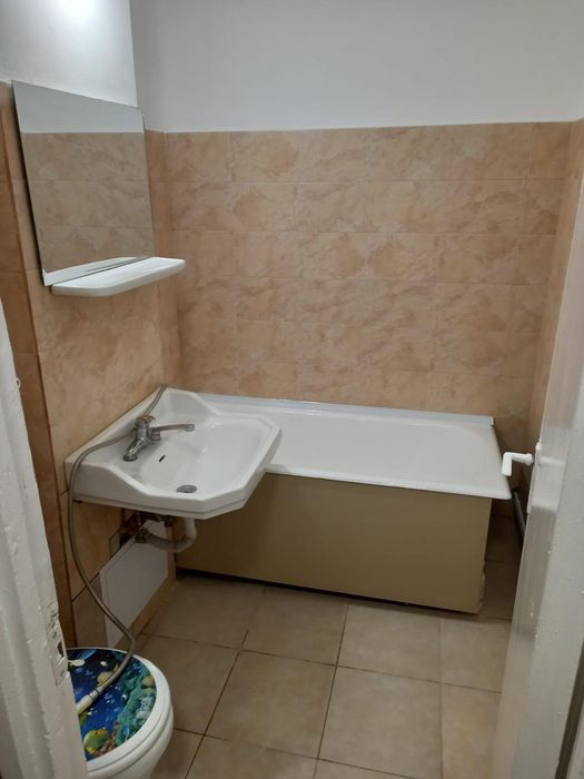 Particular închiriez garsoniera