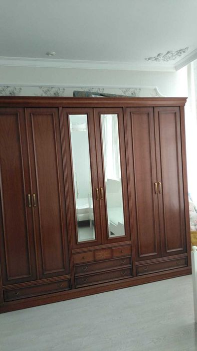 Продам трехстворчатый платяной шкаф Б/У