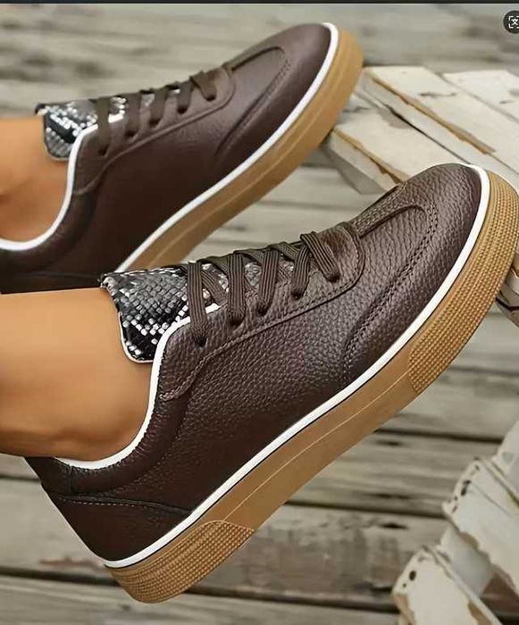 Нови и стилни тъмно-кафяви маратонки