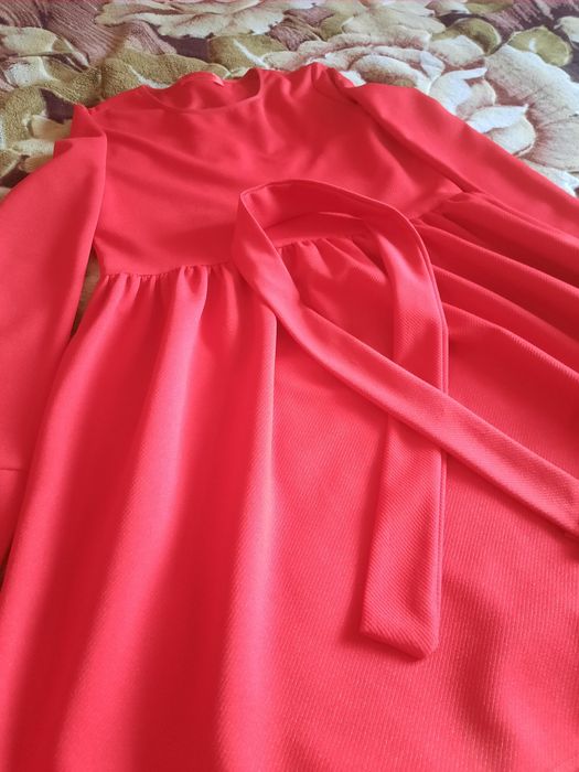 Продам красное платье