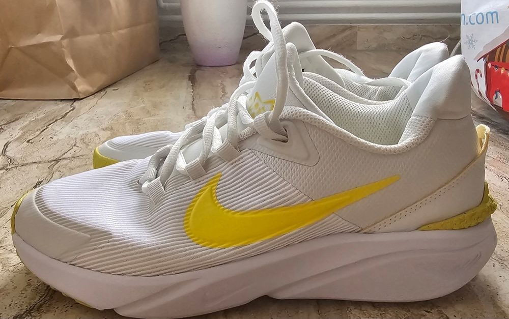 Pantofi sport Nike Star Runner 4 fete  mărime 37.5 si 38