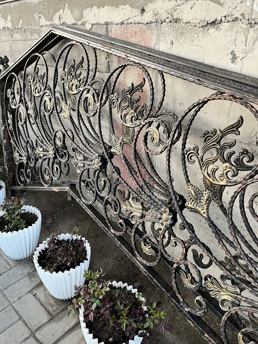 Продам прочные кованые перила  длинна 2,80