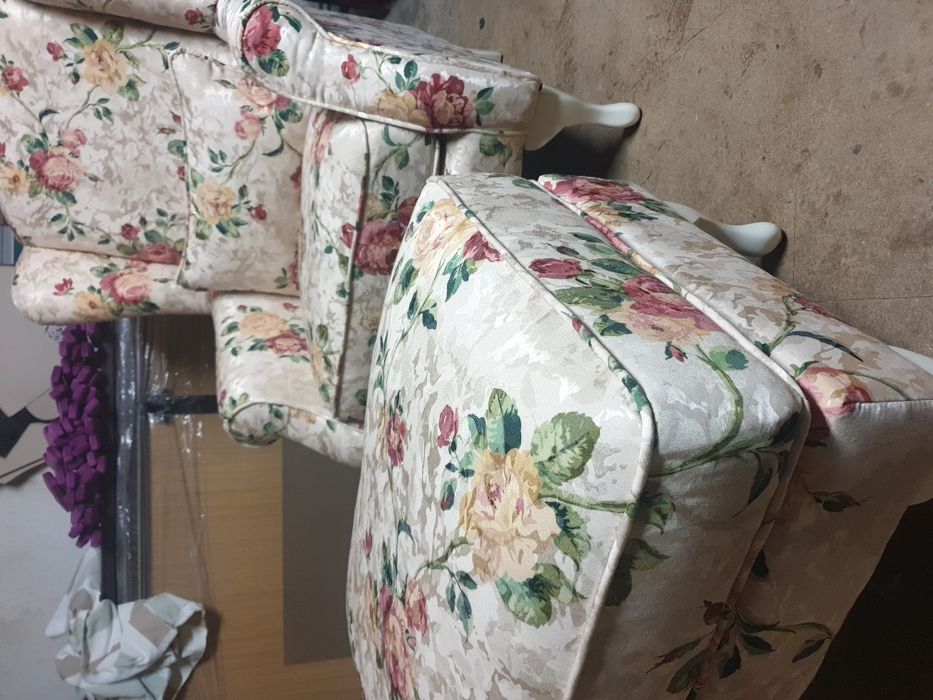 Fotoliu si taburet pt living