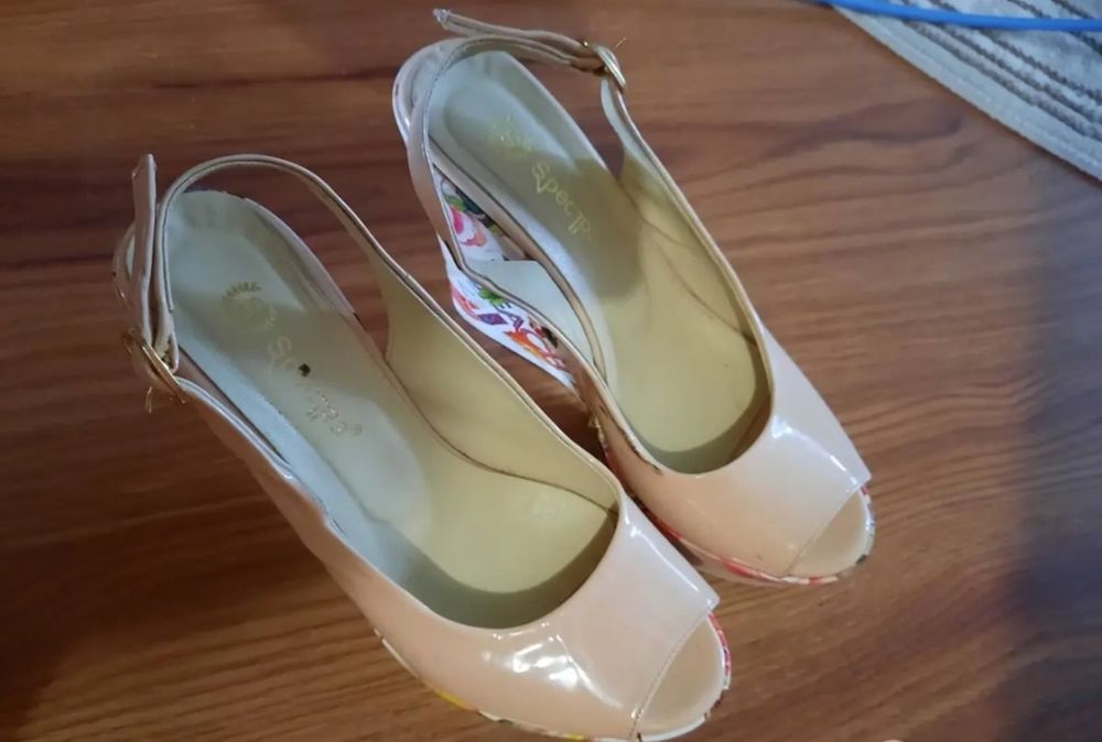 Продам туфли и босоножки