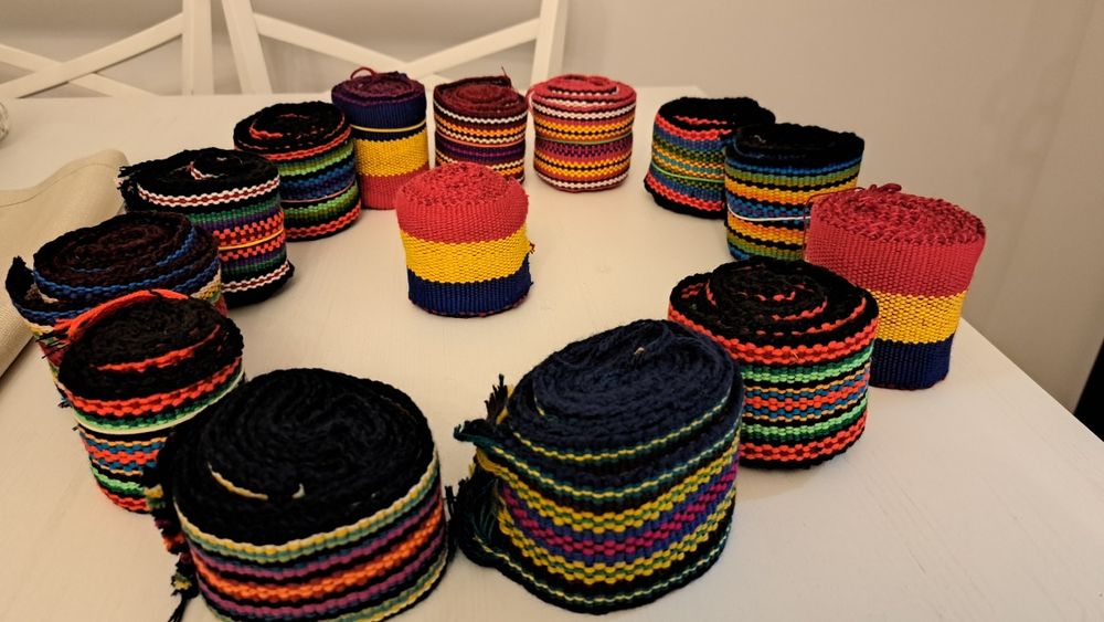 Brâu penttu costumul popular țesut în război /ceară