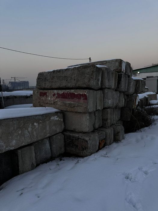 Фундаменты бетонные блоки срочно продам