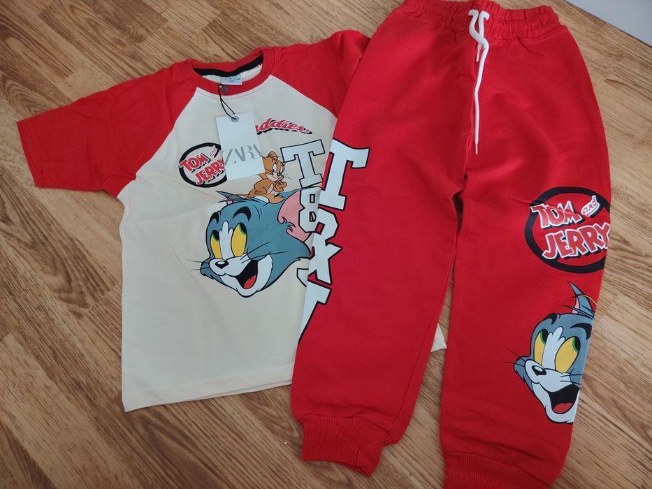 Продам   костюмы