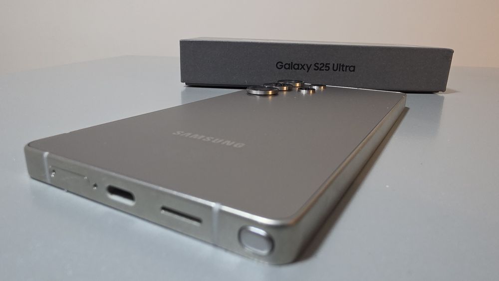 512 Gb Samsung Galaxy s 25 Ultra  никакви следи