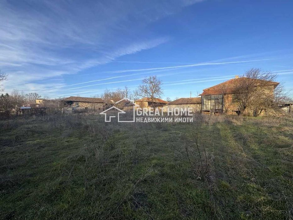 Къща с голям двор в с.Давидово