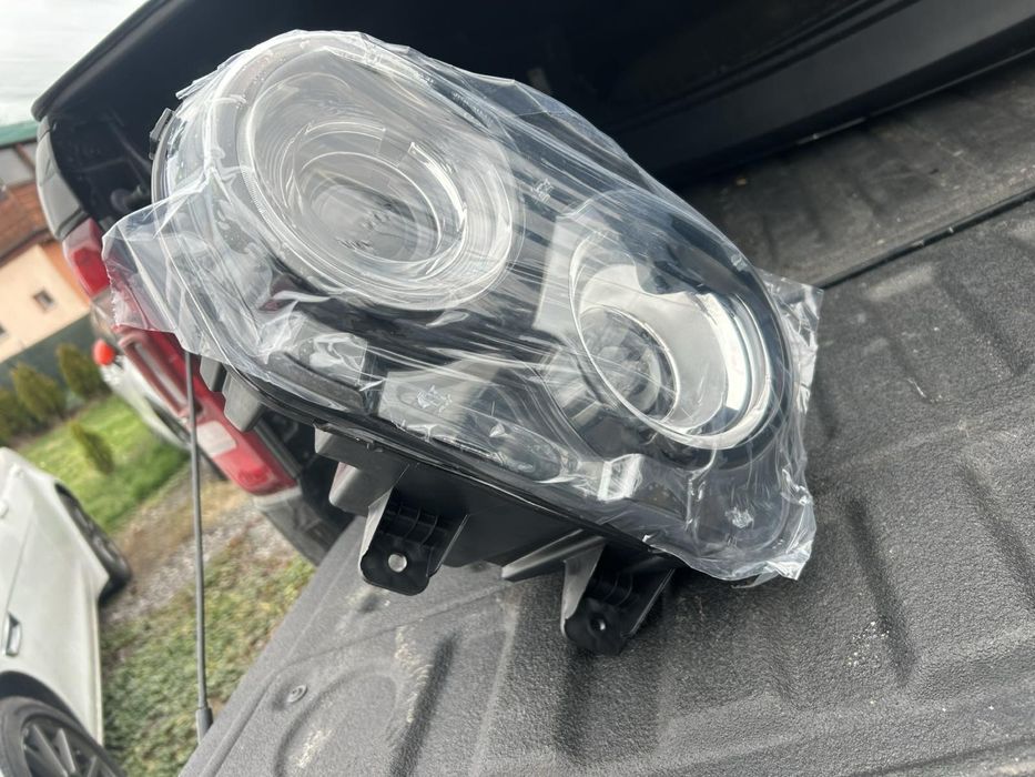 Dodge challenger ляв фар /чисто нов от 2015г.нагоре