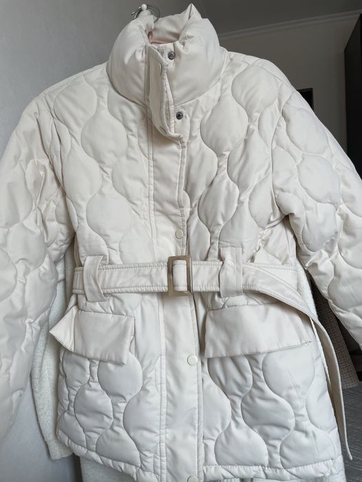 Куртка молочного цвета