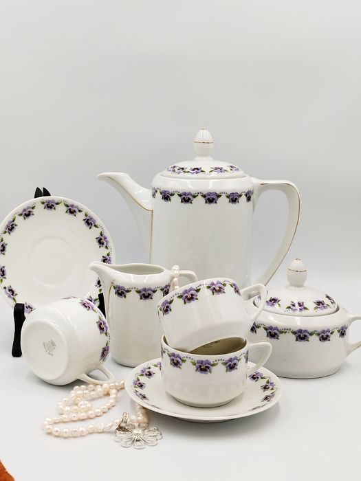 beyer & bock , антикварен сто годишен сервиз за кафе/