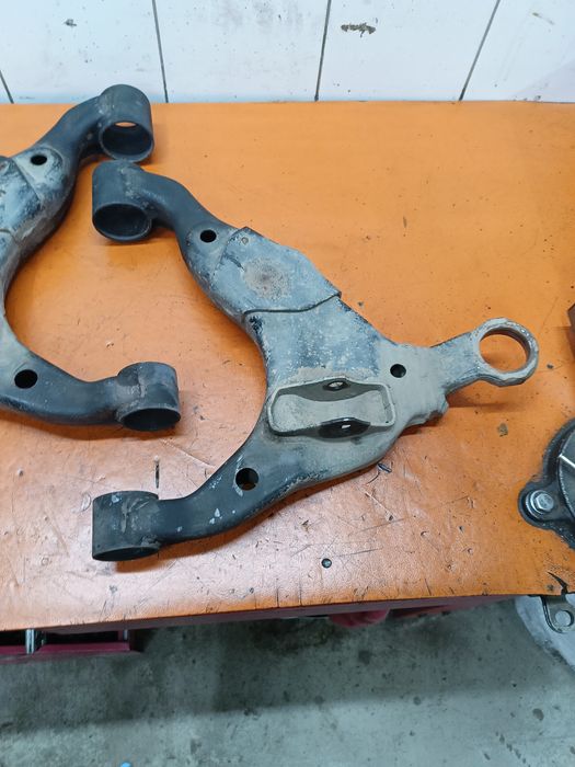 Рычаг на Lend crusier Prado 120.