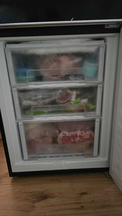 Хладилник фризер комбиниран черен немски