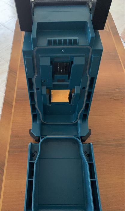 radio makita DMR115