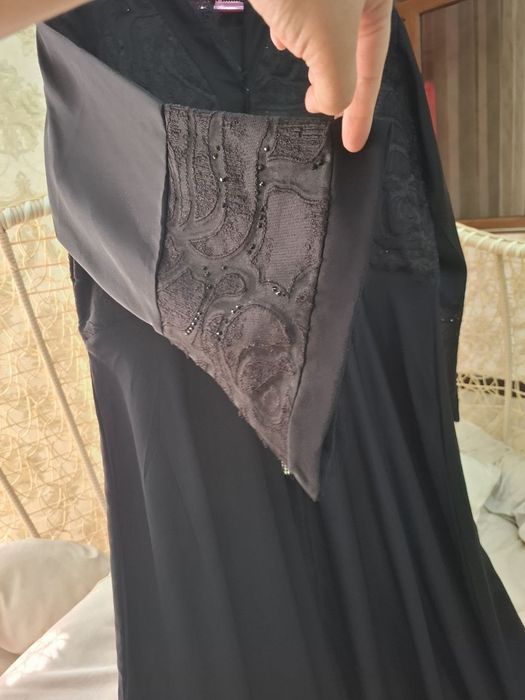 Qora abaya soyiladi