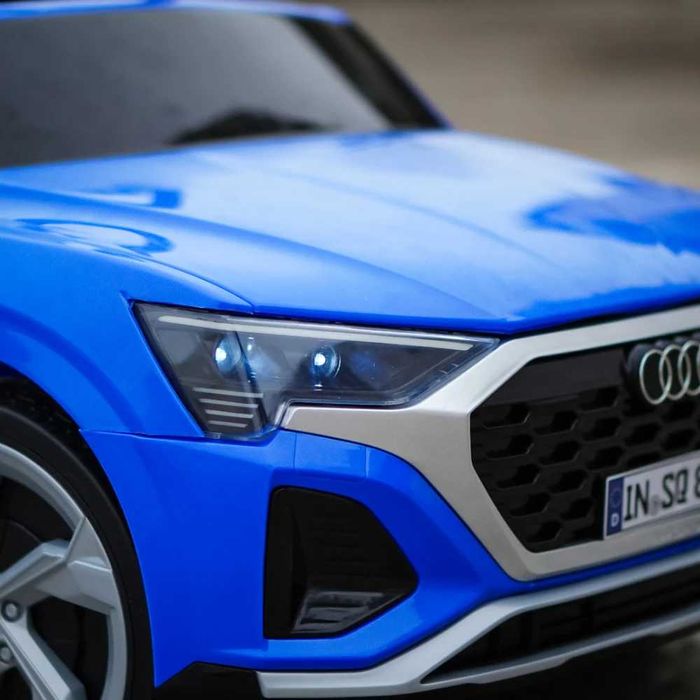 Masinuta electrica pentru copii, cu licenta Audi SQ8 70W 12V NOU