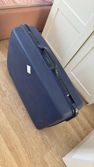 Продам два чемодана большой samsonite