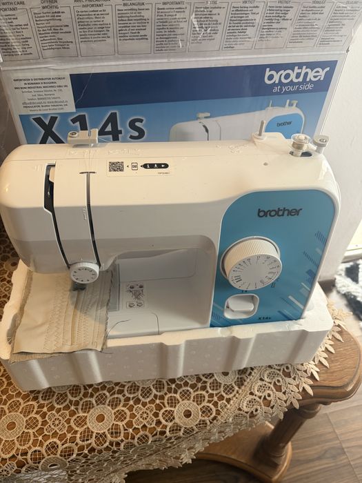 Masina de cusut aprope noua