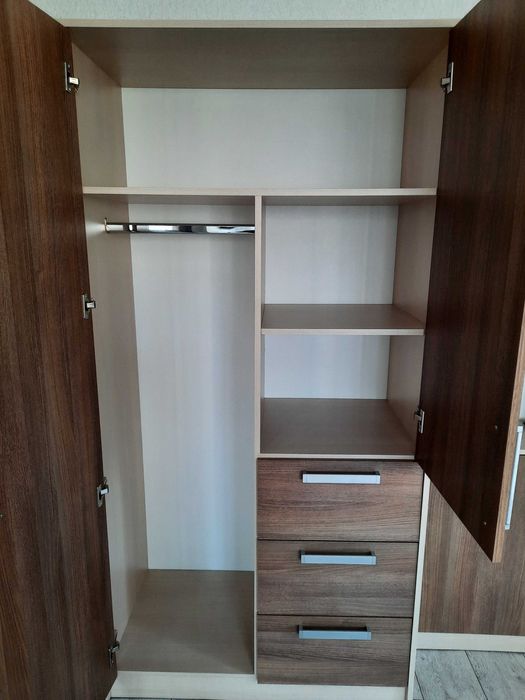 Напольный шкаф с полками