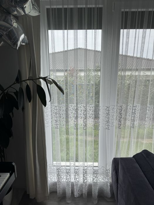 Perdea deosebita din voal, cu model