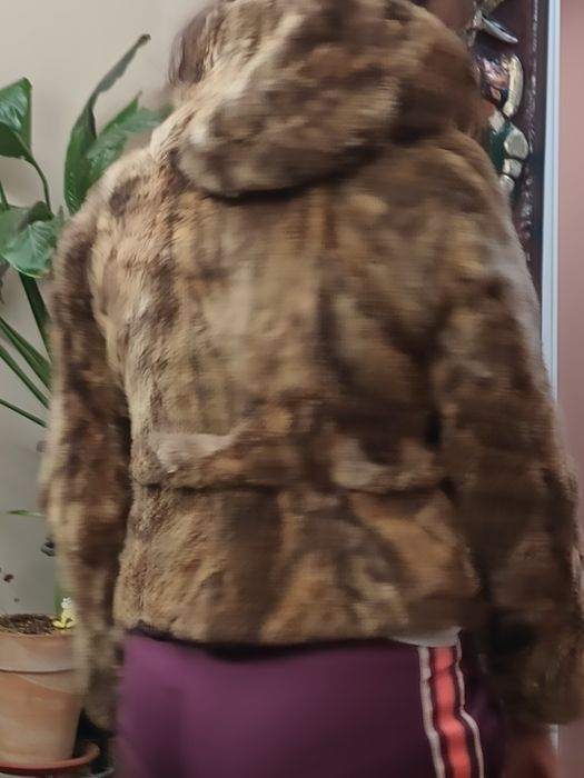 Късо дамско палто от естествен косъм