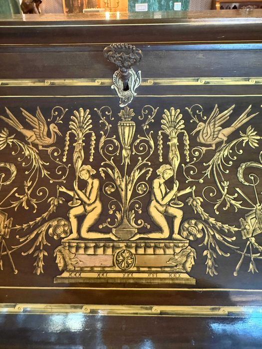 Secretaire francez stil Louis XV, cu intarsii fine din alamă