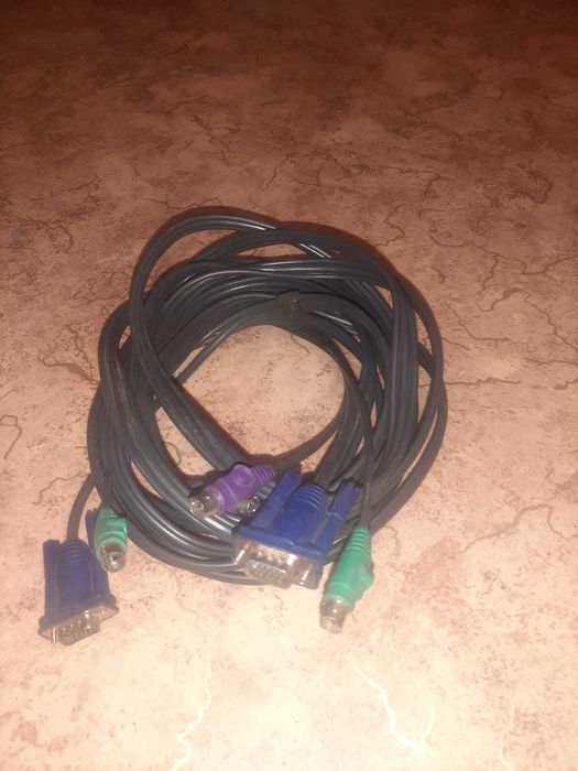 Продам кабель VGA.