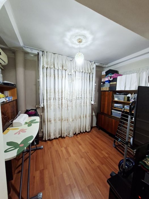 Чиланзар 13.  2 х комнатная 2 х 6 балкон.  Кирпич