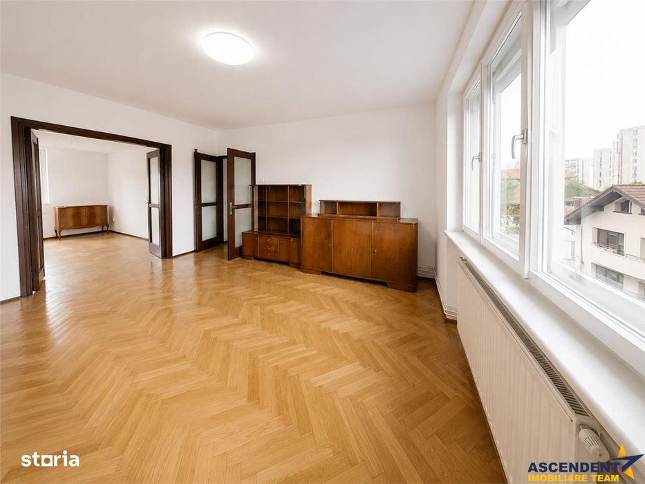 Apartament reprezentativ, 5 camere, pentru birou sau locuinta, Central