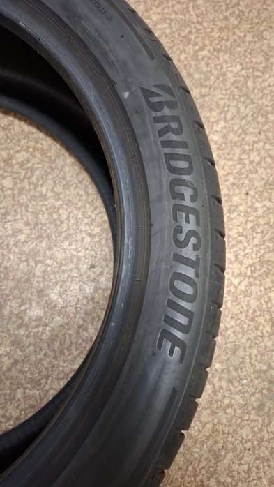 Единична лятна гума Bridgestone 285 40 21