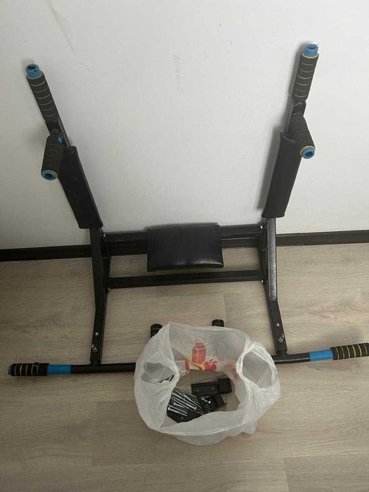 Продам турник настенный