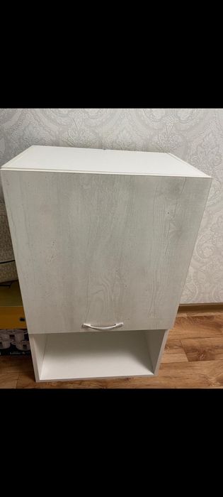Продам навесной шкафчик