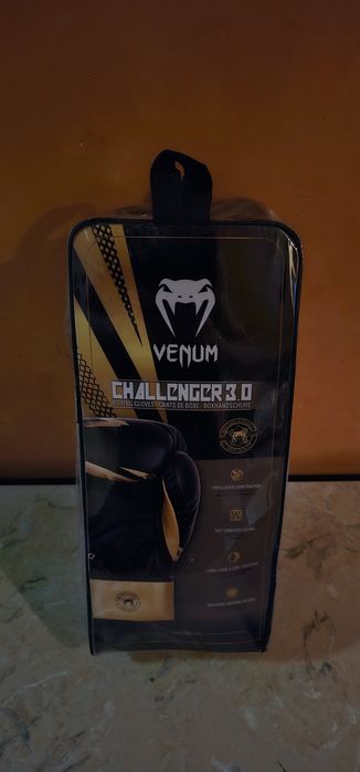 Manusi si Tibiere VENUM